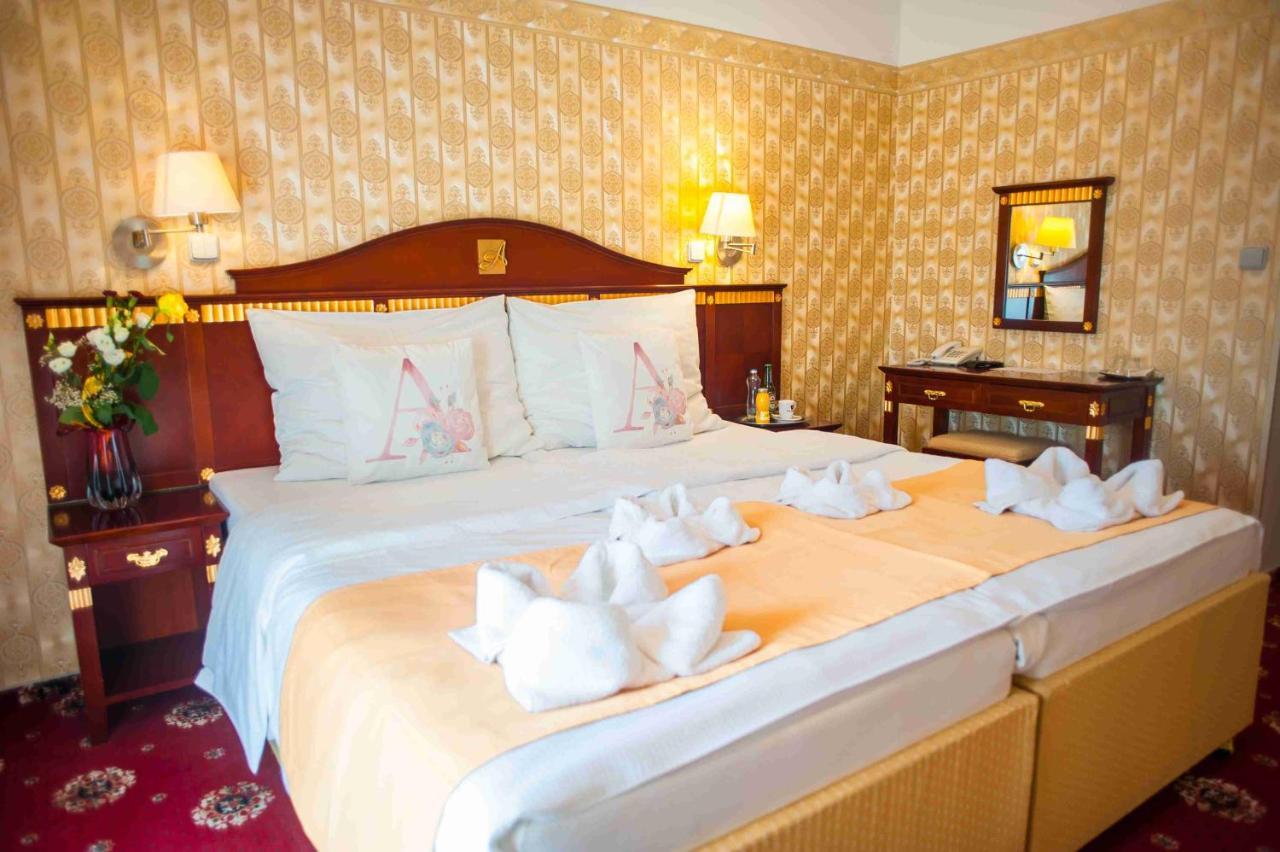 Hotel Tommy Wellness & Spa Наход Экстерьер фото