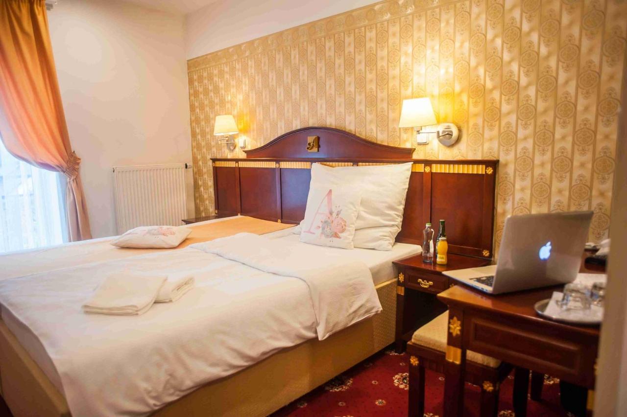 Hotel Tommy Wellness & Spa Наход Экстерьер фото