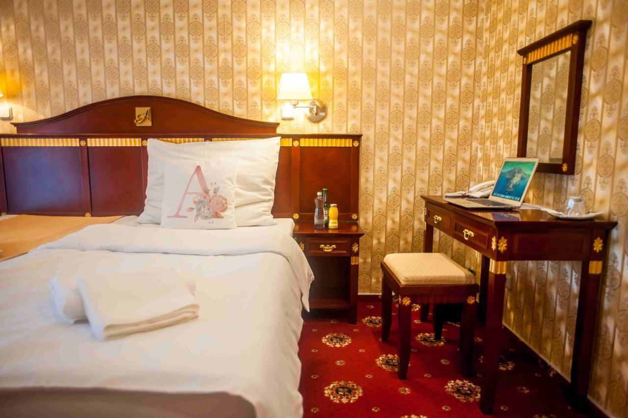 Hotel Tommy Wellness & Spa Наход Экстерьер фото