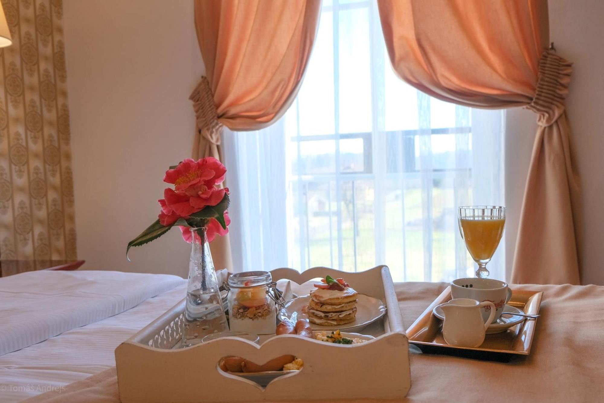 Hotel Tommy Wellness & Spa Наход Экстерьер фото