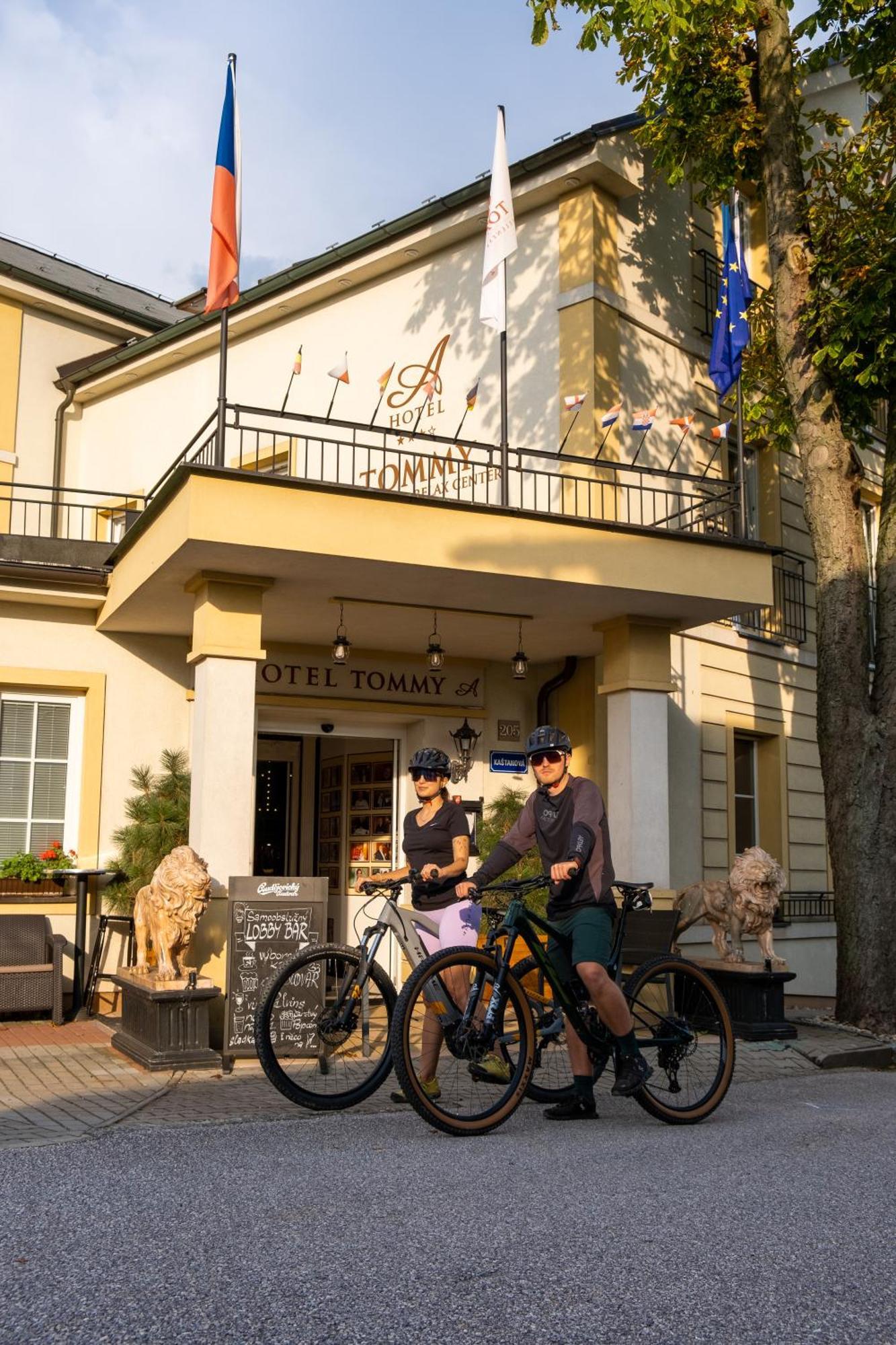 Hotel Tommy Wellness & Spa Наход Экстерьер фото