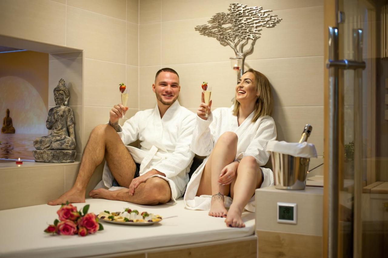 Hotel Tommy Wellness & Spa Наход Экстерьер фото